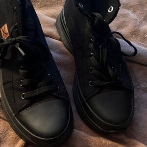 Black High-Top canvas Sneakers